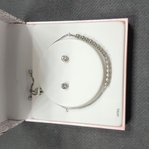 Bracelet and earring set